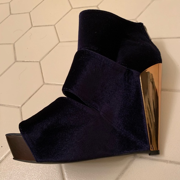 Messeca New York Purple Suede Platform Booties - Picture 4 of 8